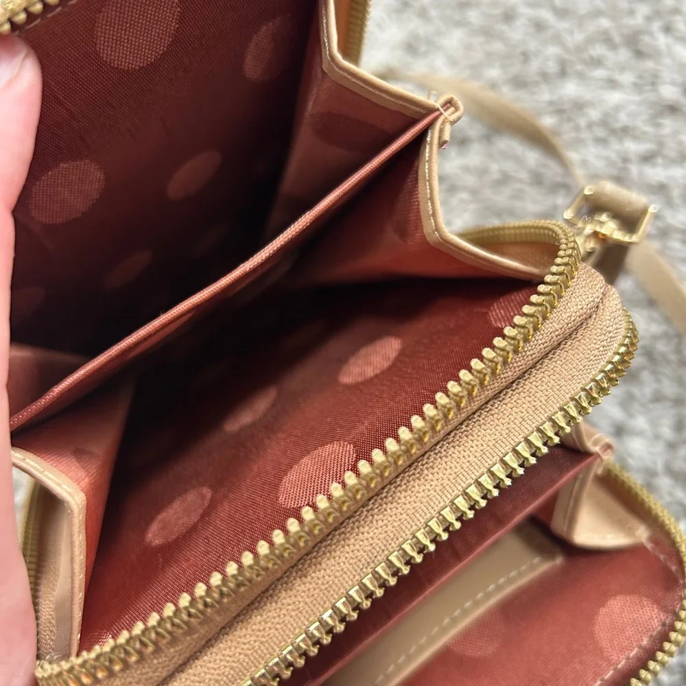 Tan Faux Leather Crossbody‎ Phone Wallet Bag Gold Filigree Emblem Zip Around